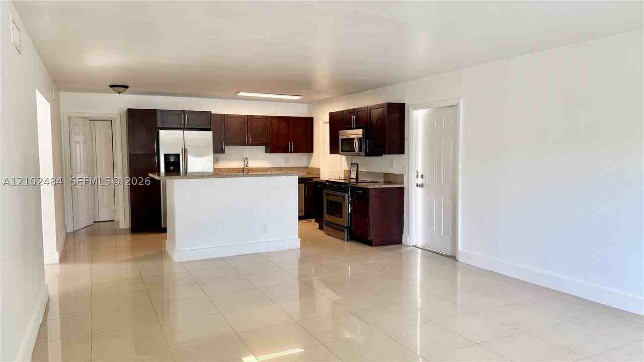 1548 Sw 5th Pl #3 - Photo 7 of 32