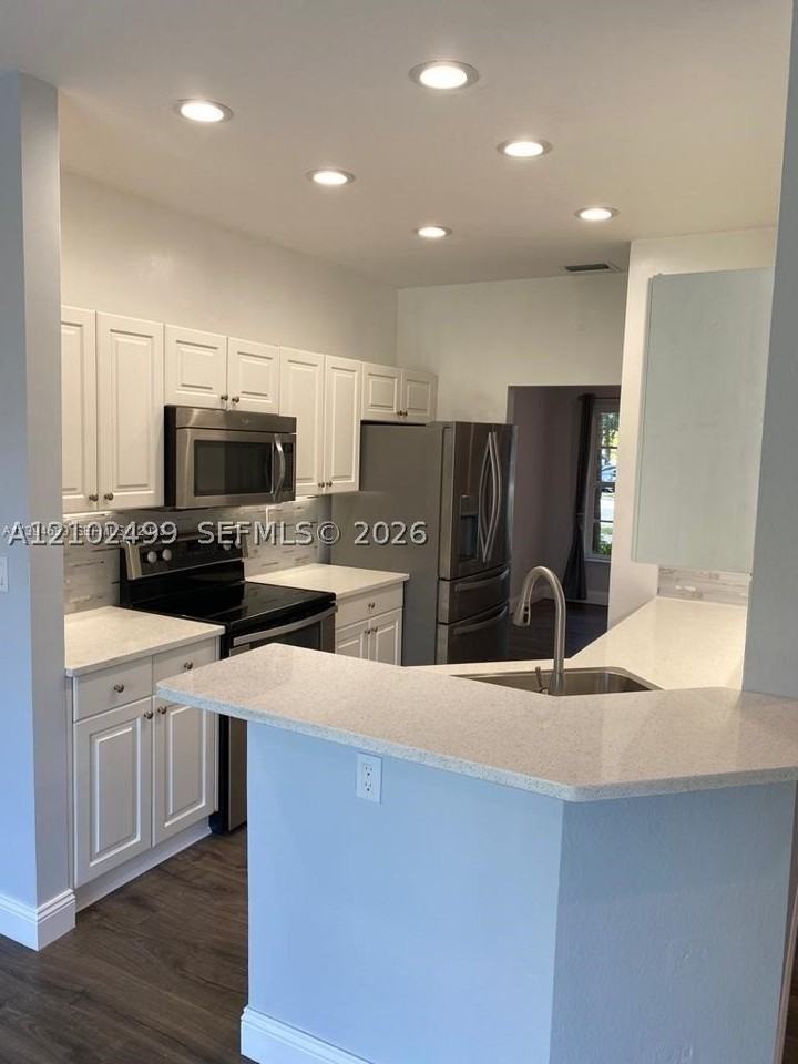 667 Nw 170th Ter #667 - Photo 5 of 50