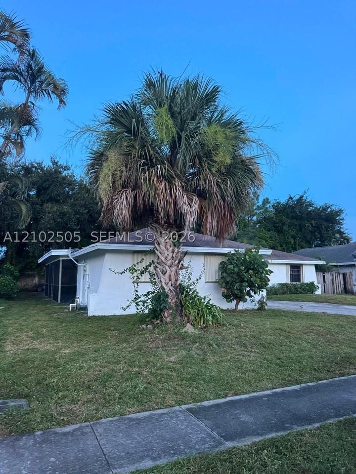 844 Ryanwood Dr - Photo 2 of 24