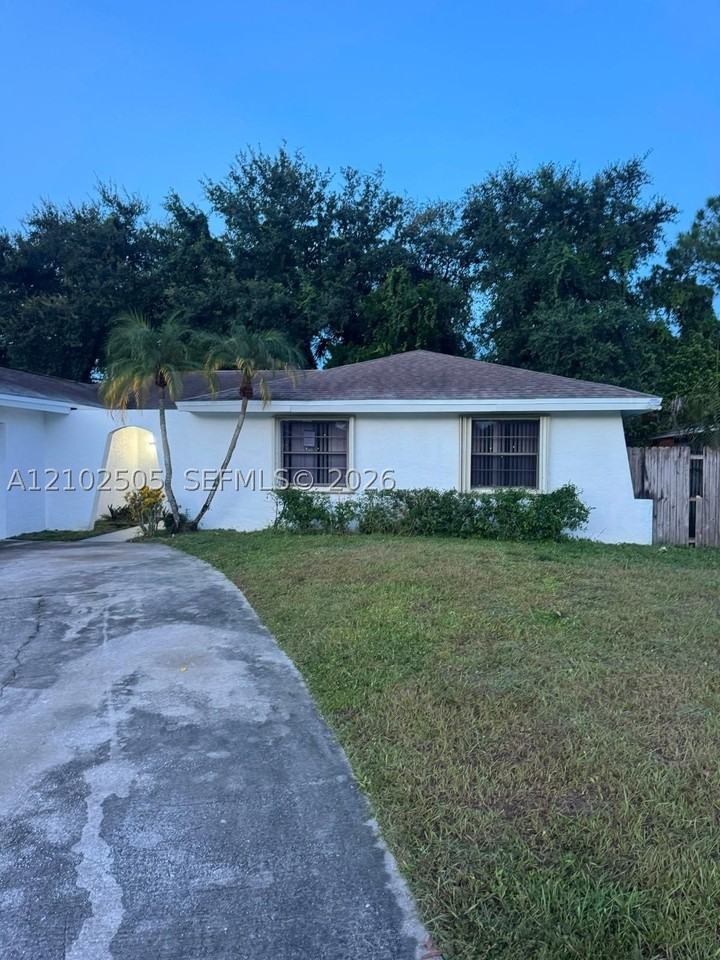 844 Ryanwood Dr - Photo 3 of 24