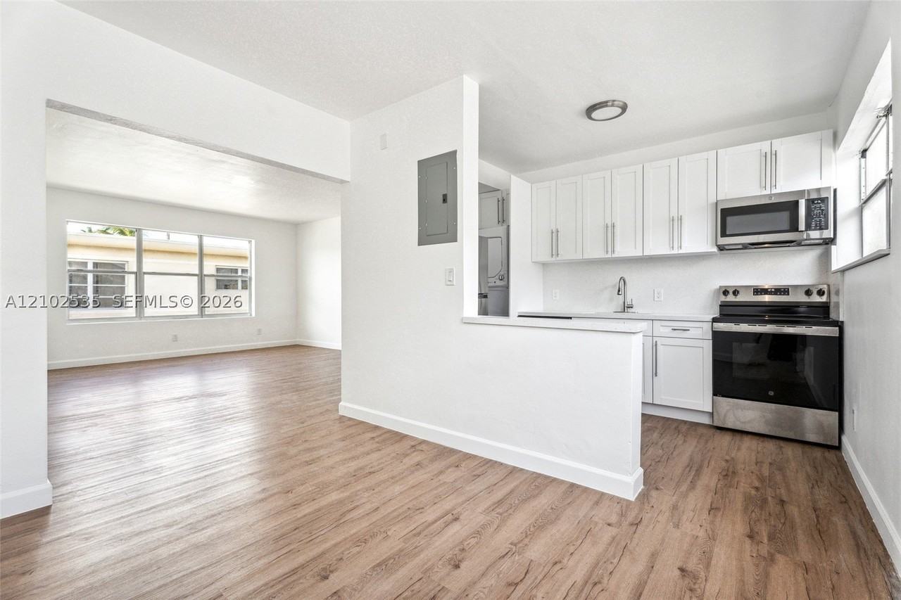 825 85th St #4 - Photo 2 of 11