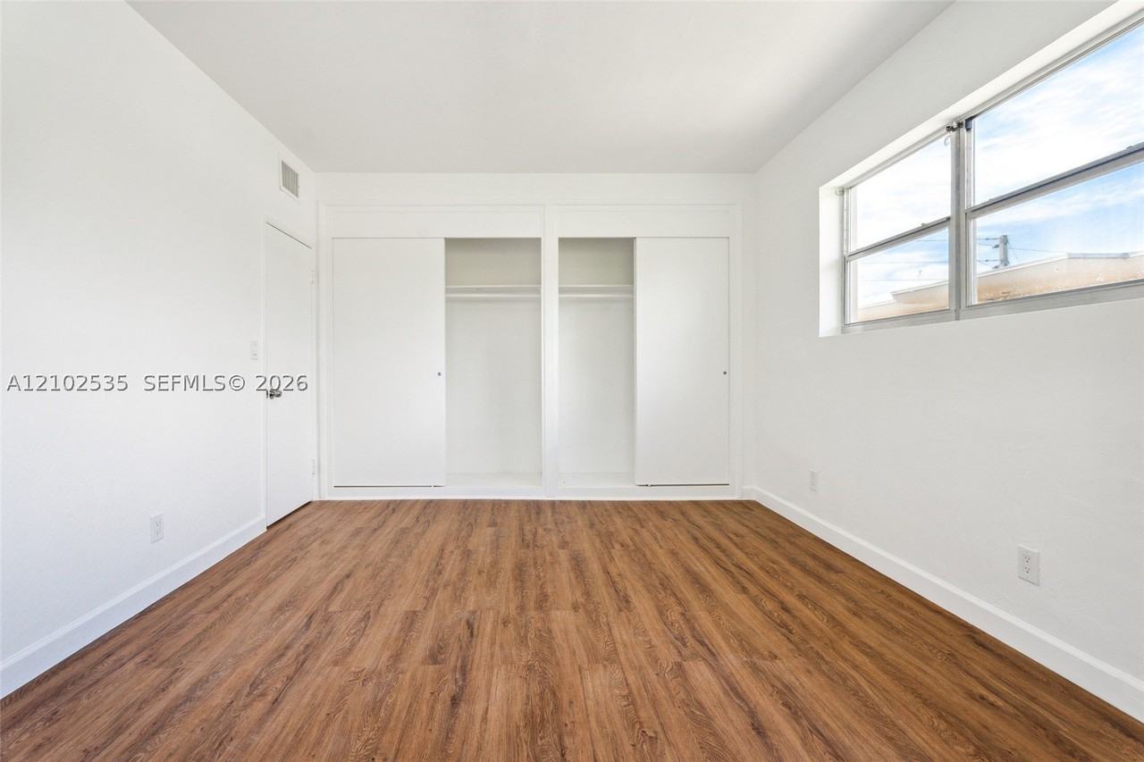 825 85th St #4 - Photo 6 of 11