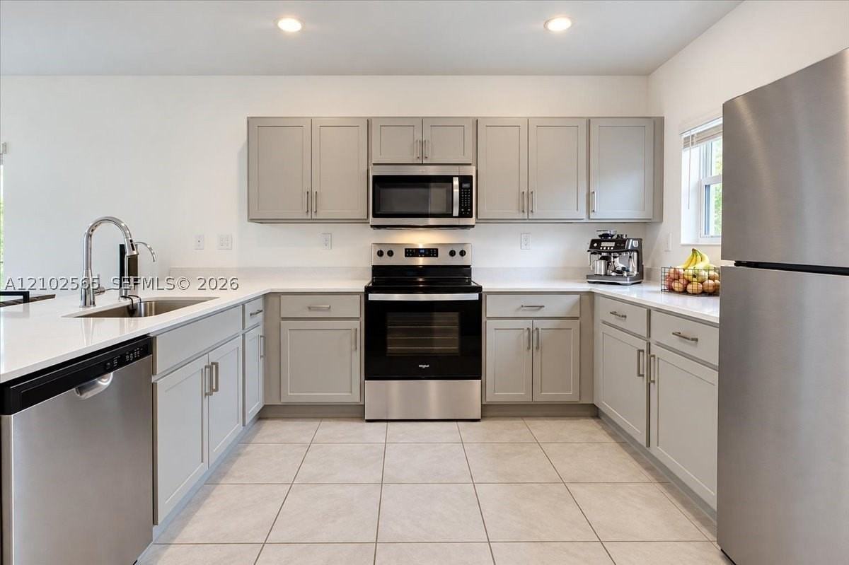 377 Ne 1st Dr - Photo 5 of 32
