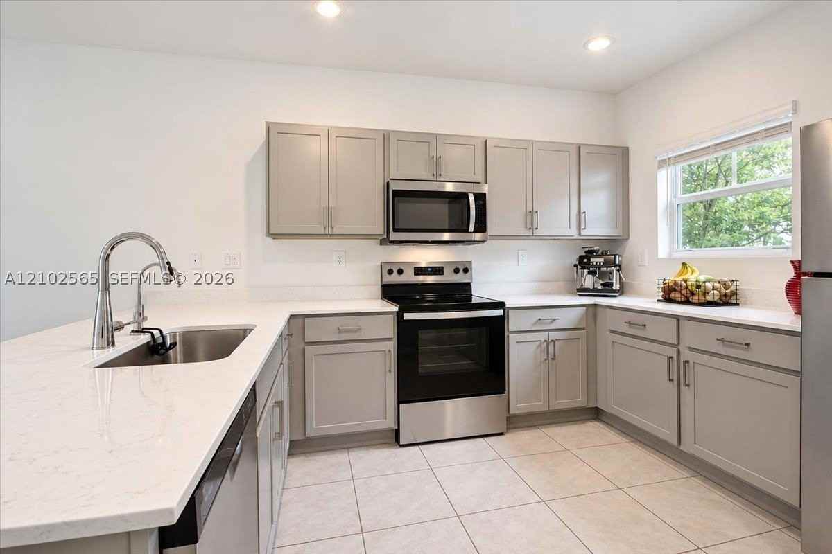 377 Ne 1st Dr - Photo 6 of 32