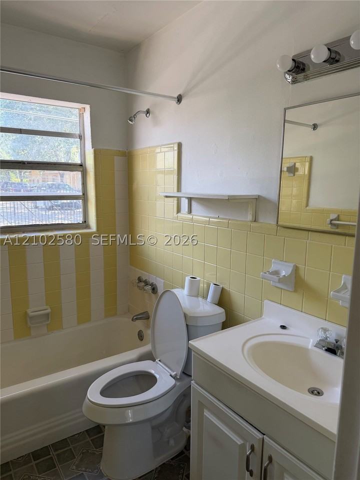 325 Ne 2nd St #6 - Photo 5 of 8