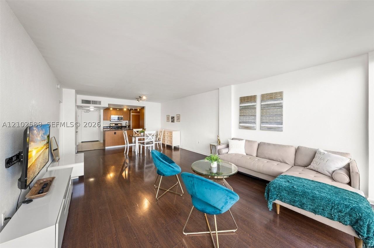 10275 Collins Ave #327 - Photo 3 of 35