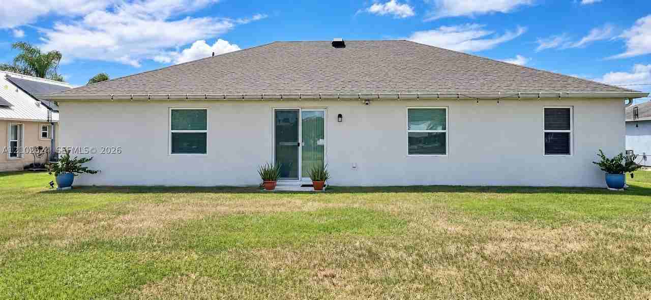 1589 Se Dome Cir #0 - Photo 4 of 23
