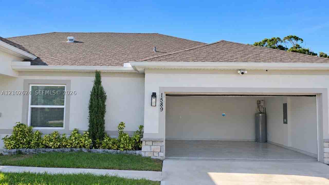 1589 Se Dome Cir #0 - Photo 7 of 23