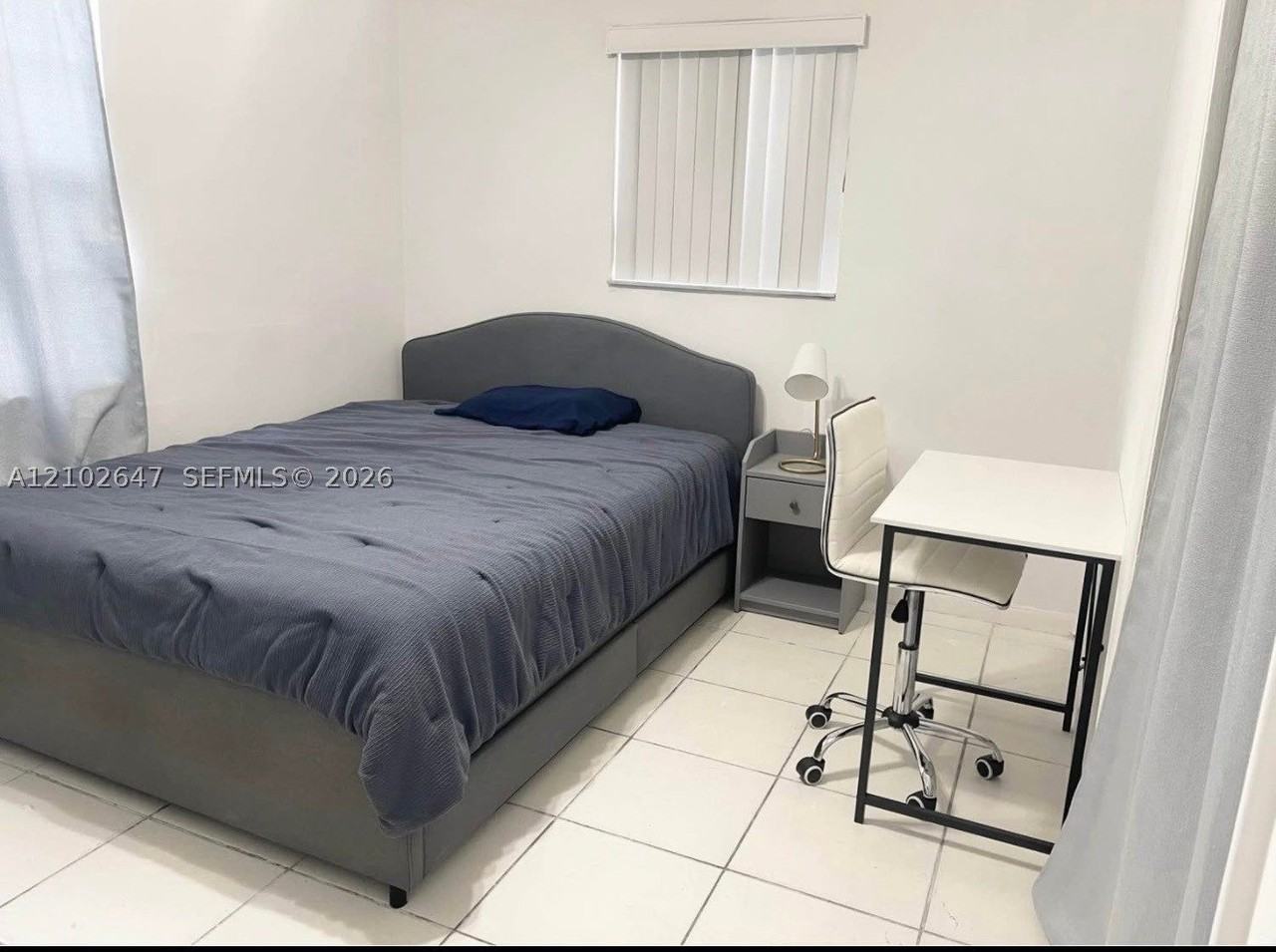 1100 Nw 11th Pl - Photo 5 of 12