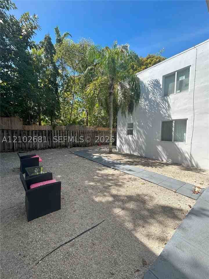 5814 Ne 4th Ct #106 - Photo 6 of 21