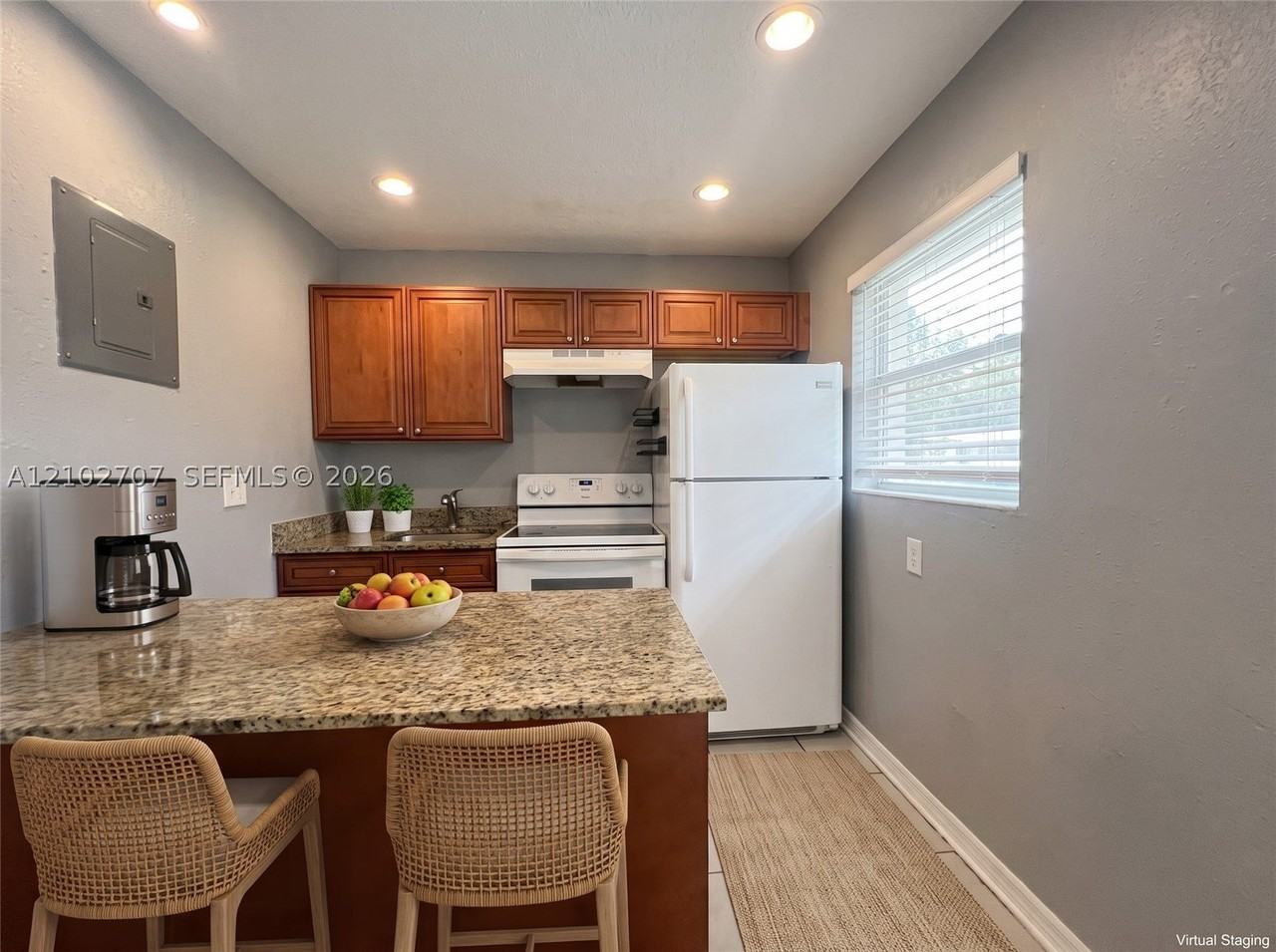 705 Sw 13th Ave #4 - Photo 2 of 6
