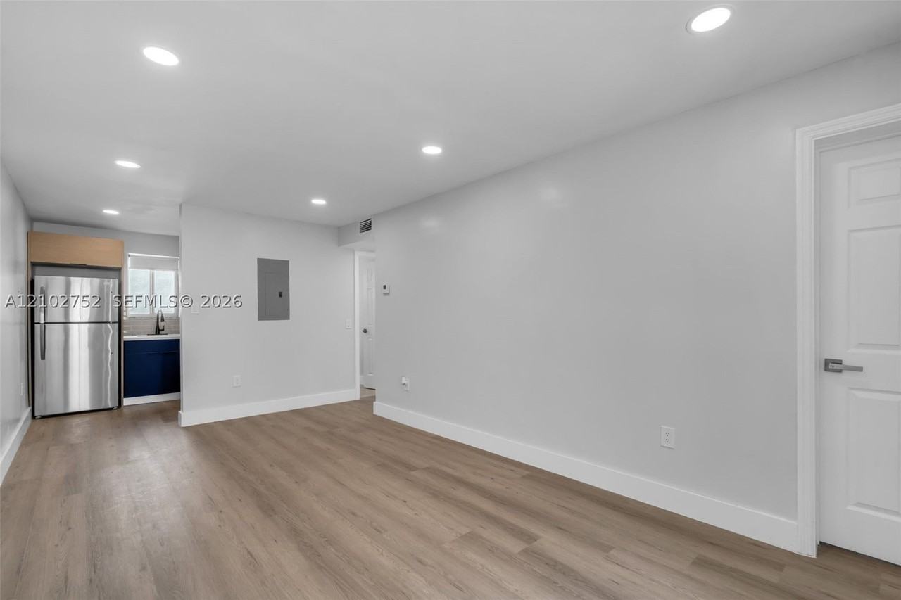 560 Ne 63rd St #4 - Photo 2 of 17