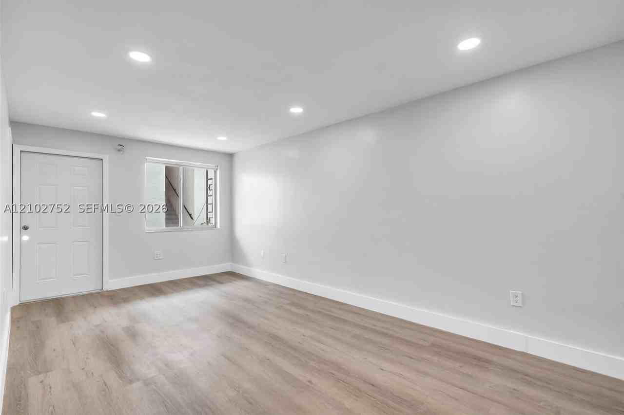 560 Ne 63rd St #4 - Photo 3 of 17