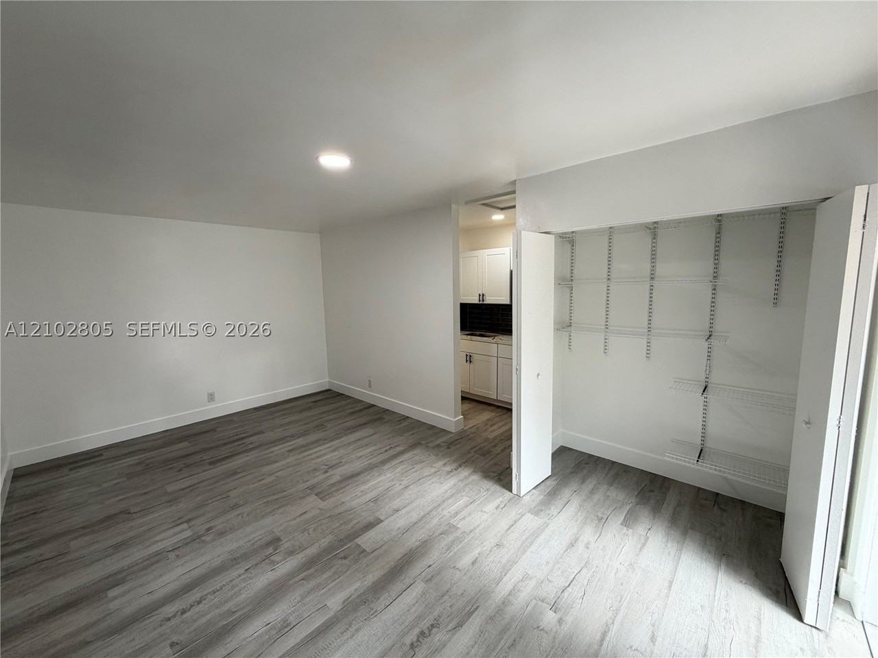 2333 Sw 17th Ave #4 - Photo 3 of 13