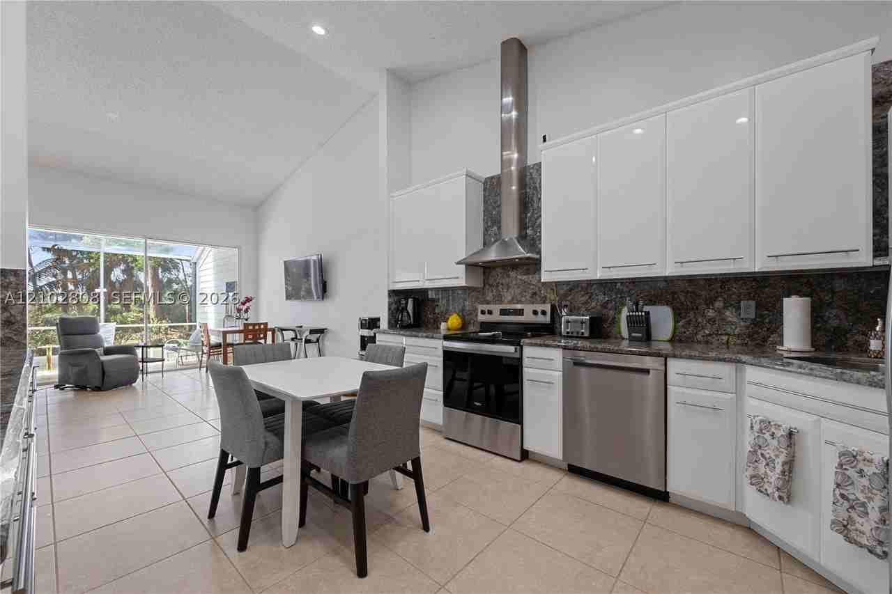 8962 Se Riverfront Ter - Photo 2 of 20