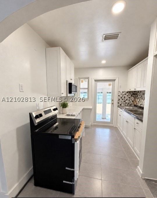 4111 Nw 5th St - Photo 3 of 17