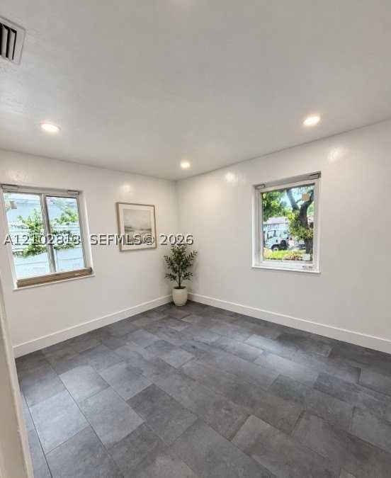 4111 Nw 5th St - Photo 4 of 17