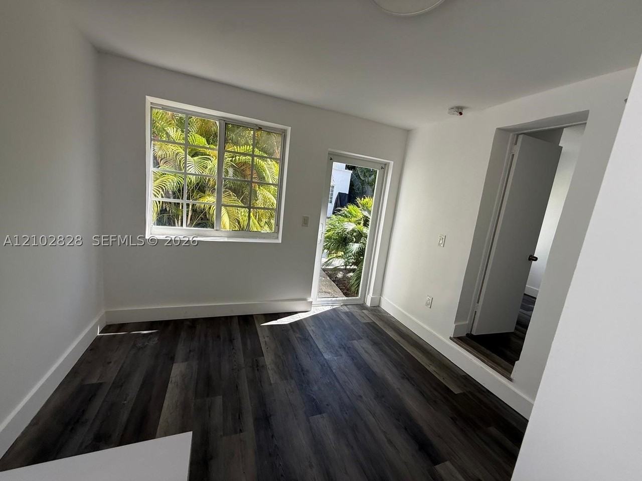 912 Euclid Ave #4 - Photo 4 of 17