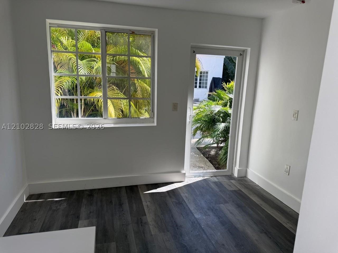 912 Euclid Ave #4 - Photo 5 of 17