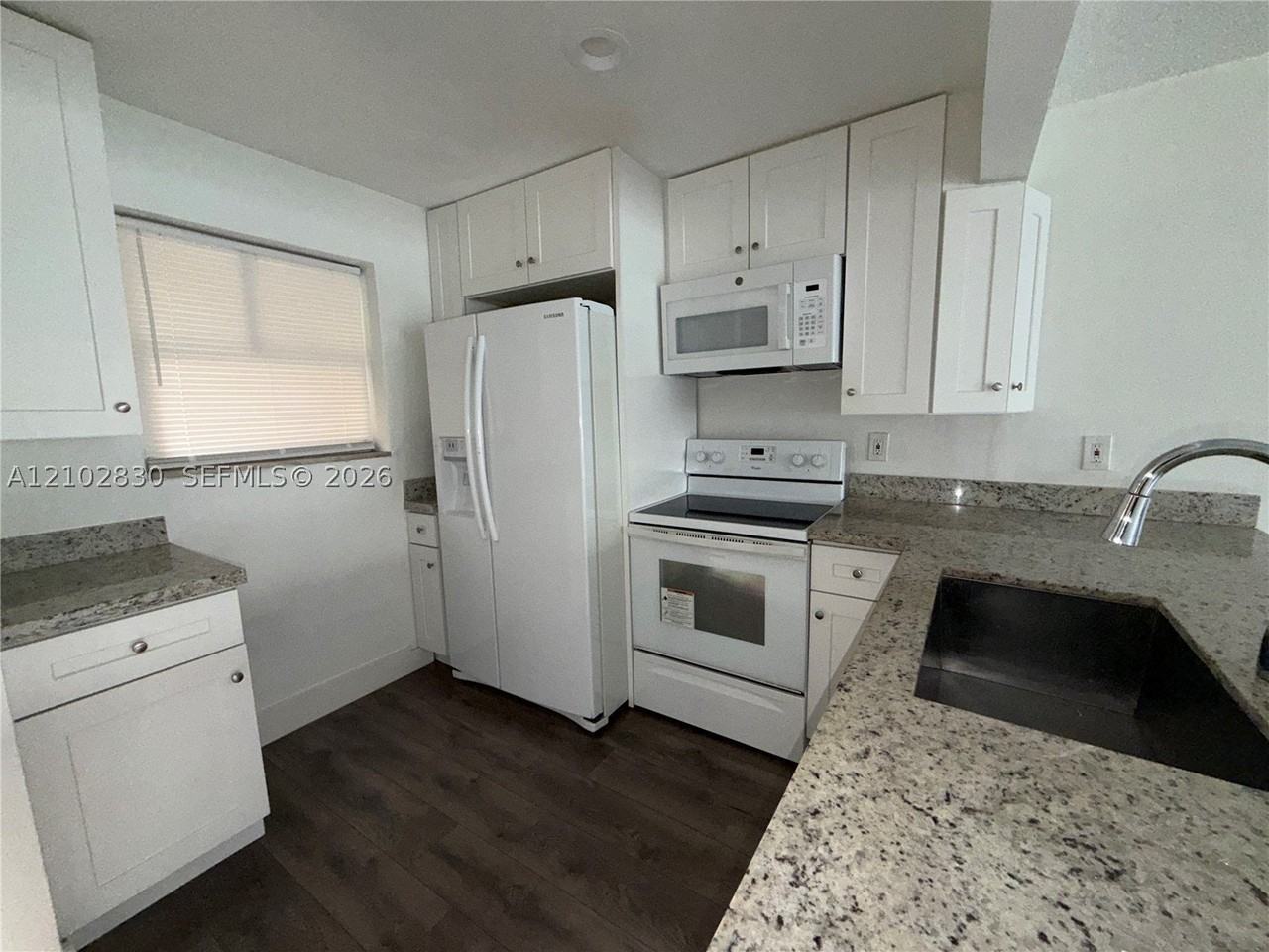 300 Ne 125th St #205 - Photo 6 of 11