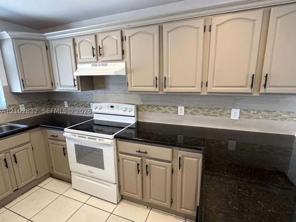 2541 Ne 184th Ter #2541 - Photo 3 of 11
