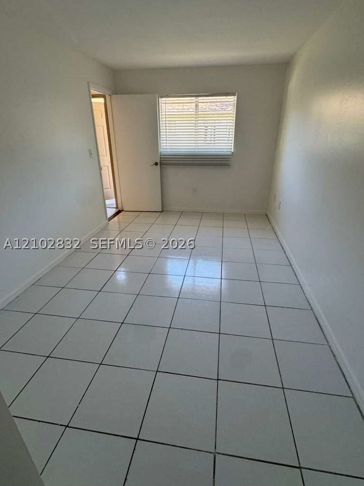 2541 Ne 184th Ter #2541 - Photo 5 of 11