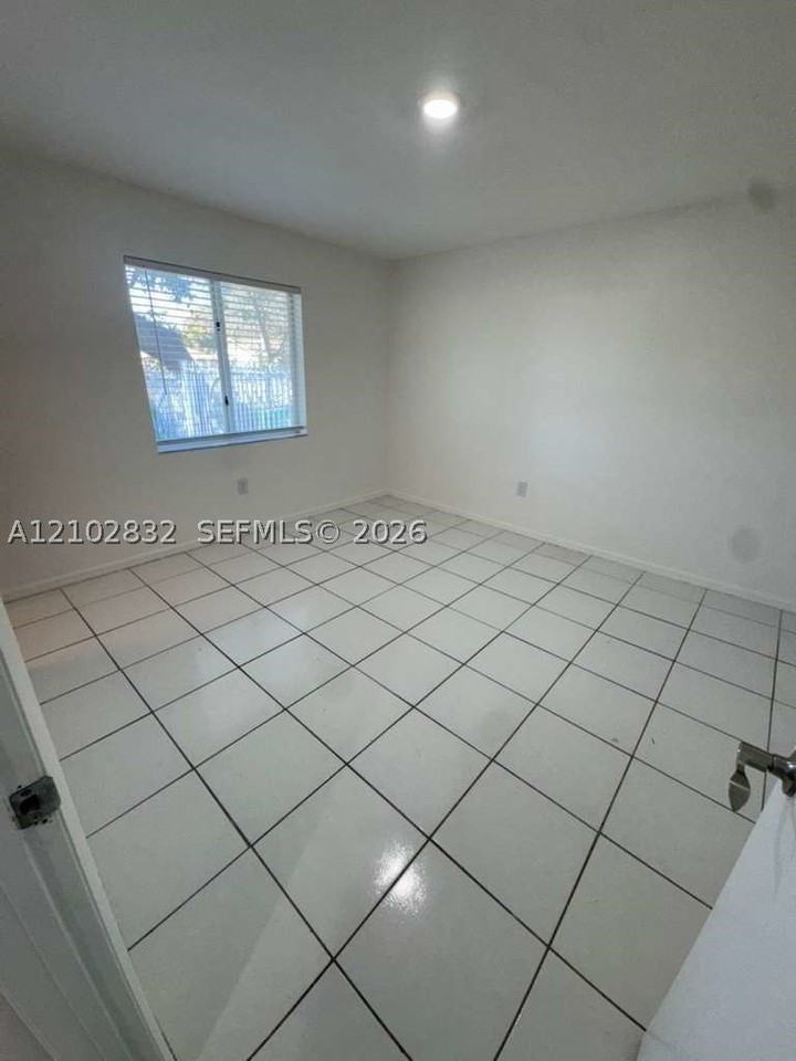2541 Ne 184th Ter #2541 - Photo 7 of 11