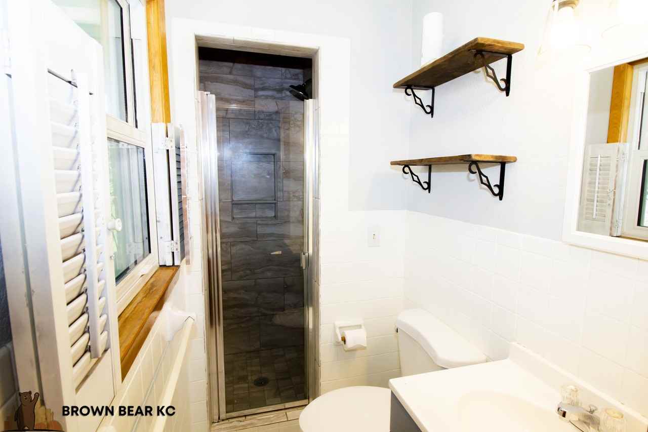 1702 Ne 76th St #1 - Photo 7 of 17