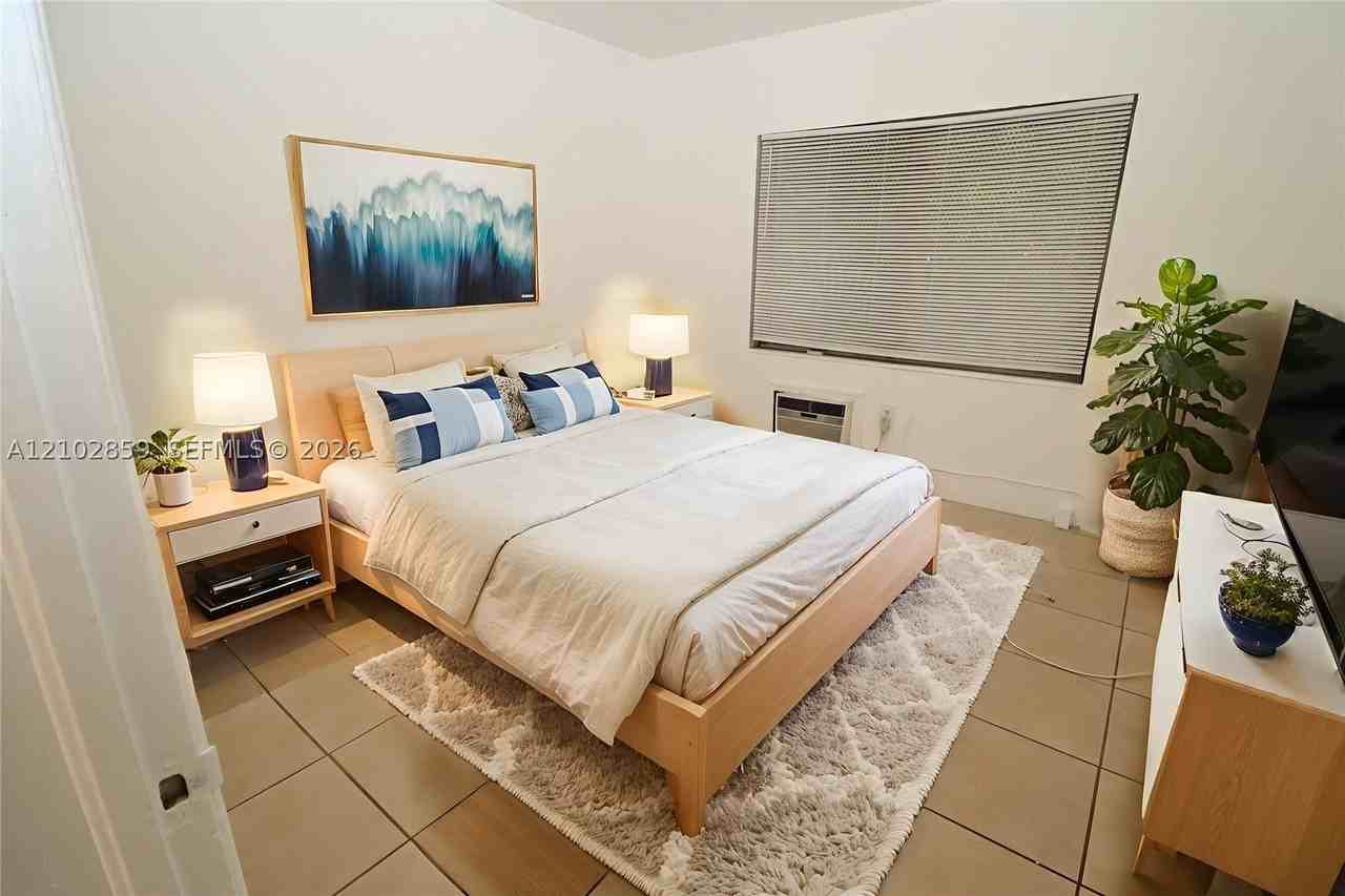 777 Ne 85th St #4 - Photo 4 of 22