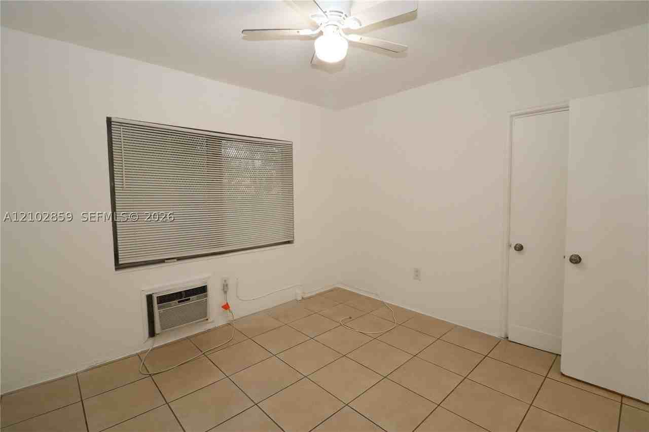 777 Ne 85th St #4 - Photo 5 of 22