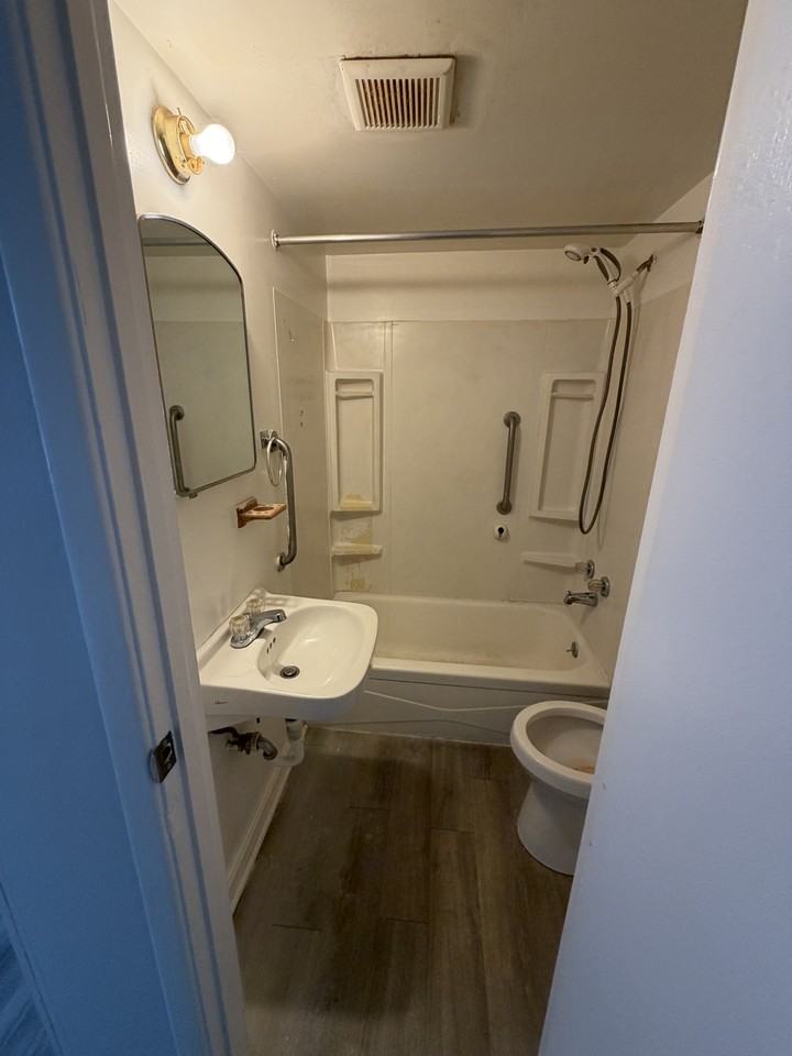 2072 Elm Ave #2072-3 - Photo 3 of 8