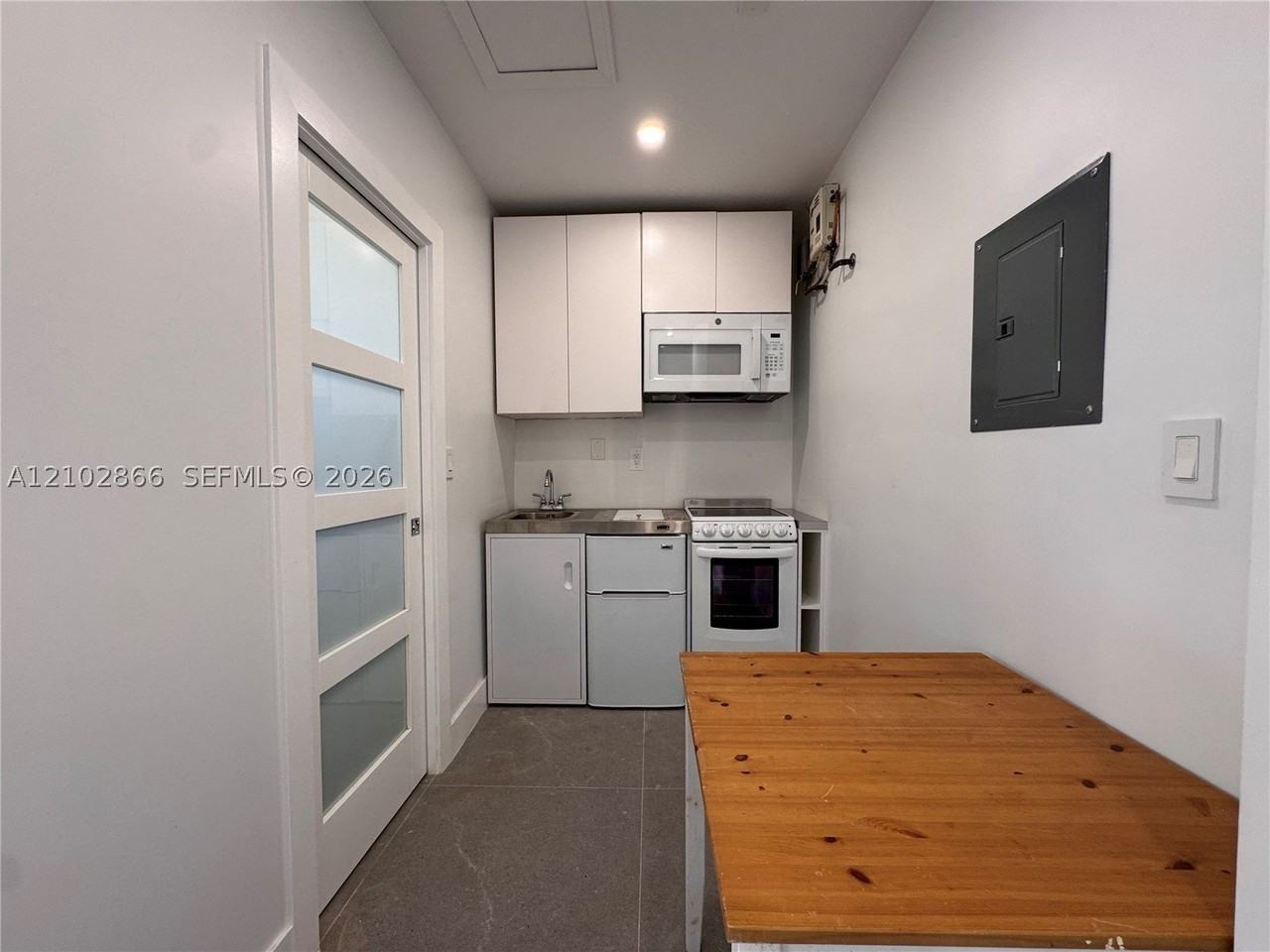 2952 Sw 27th Ter #REAR - Photo 4 of 10