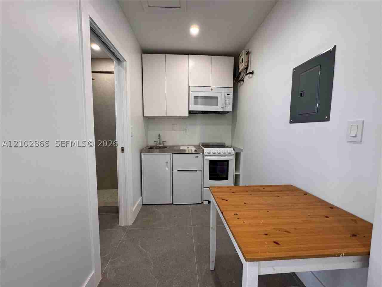 2952 Sw 27th Ter #REAR - Photo 5 of 10