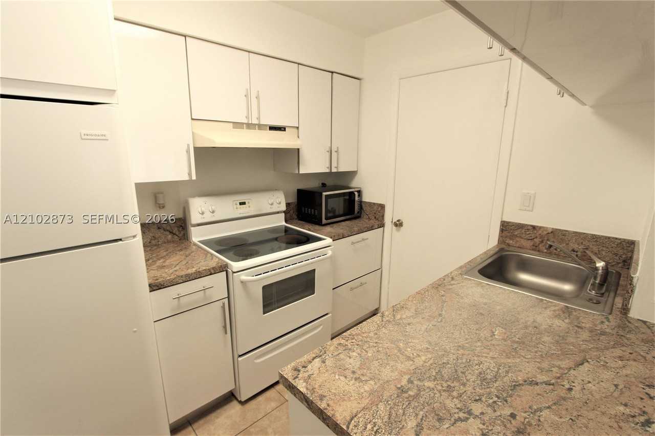 17485 Nw 67th Ct #M21 - Photo 5 of 19