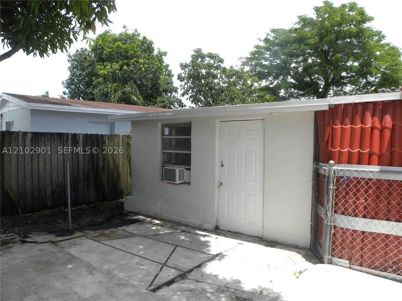 214 Nw 49th Ave #REAR - Photo 2 of 10