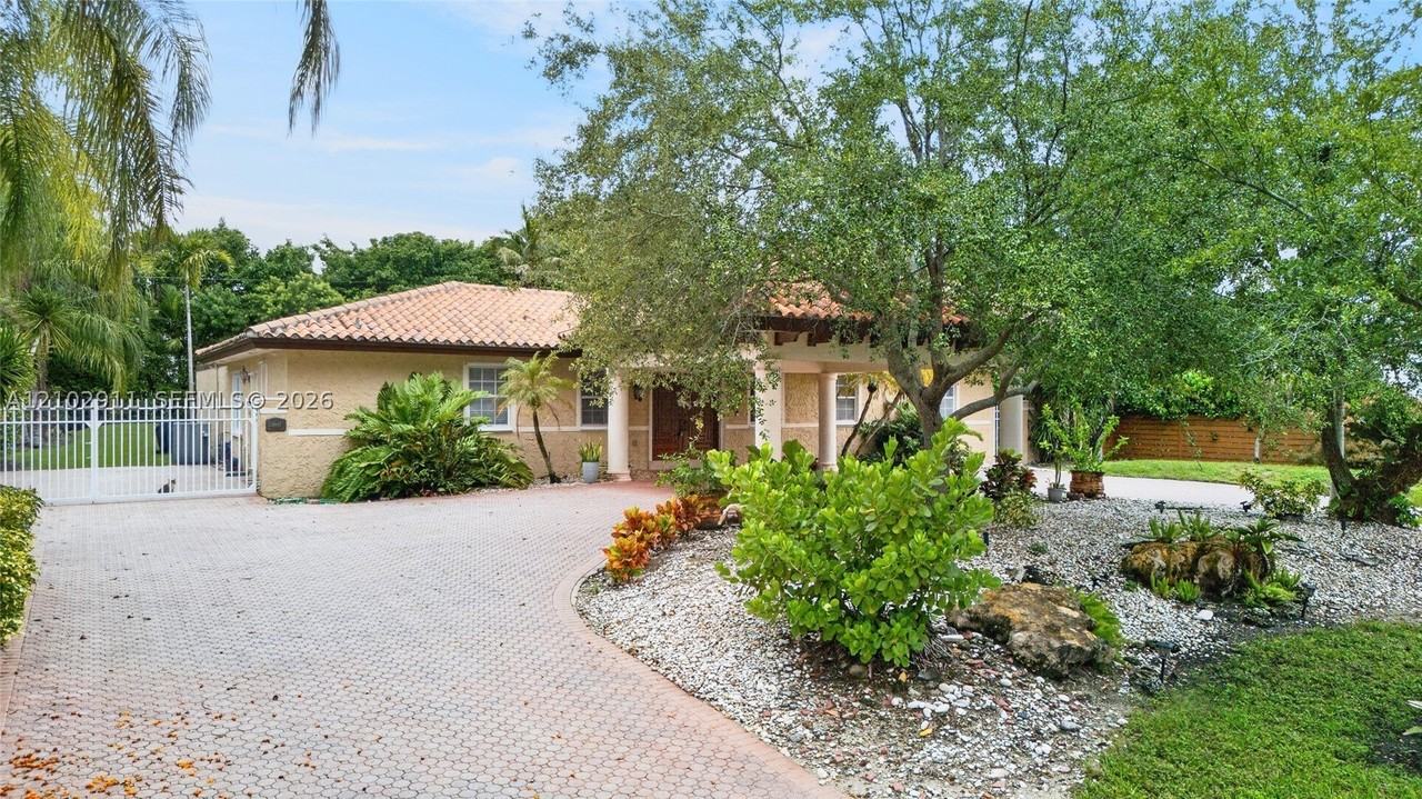 14640 Snapper Dr - Photo 3 of 50