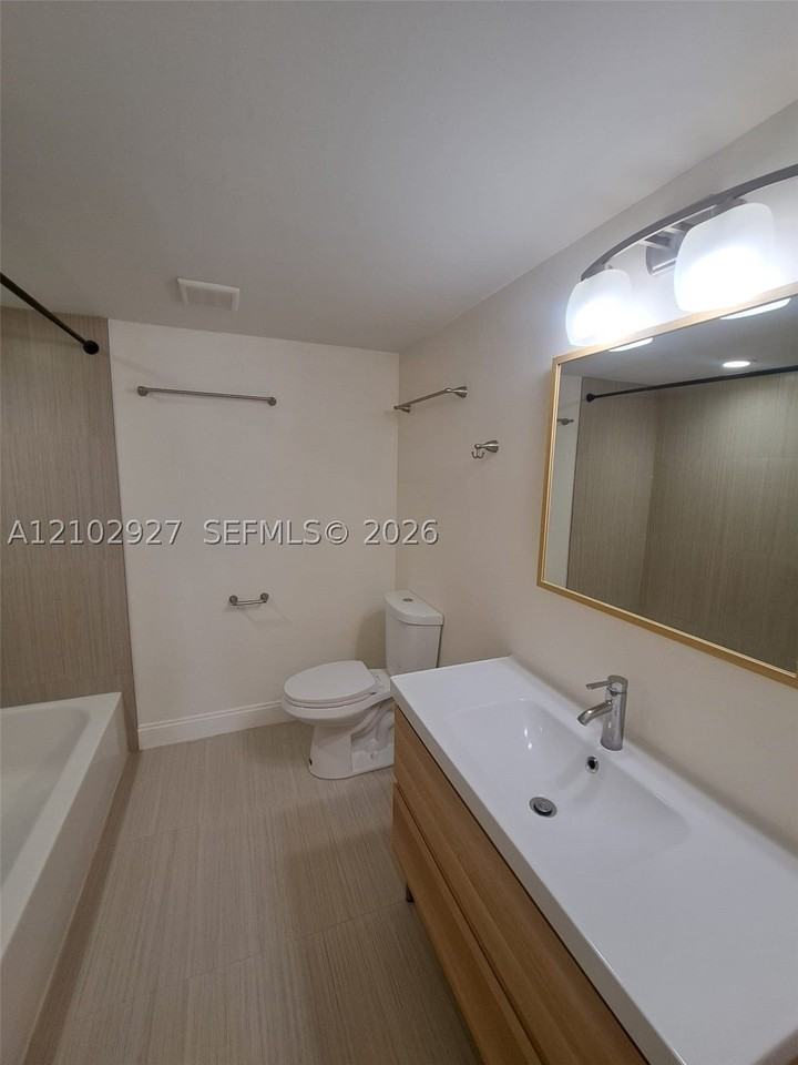 240 Lakeview Dr #106 - Photo 6 of 20