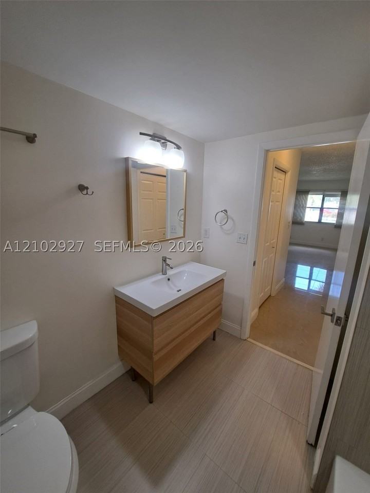 240 Lakeview Dr #106 - Photo 7 of 20