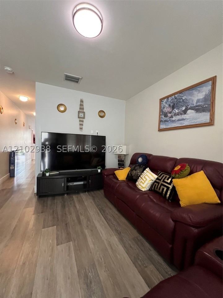 801 E 28th St #801 - Photo 5 of 17