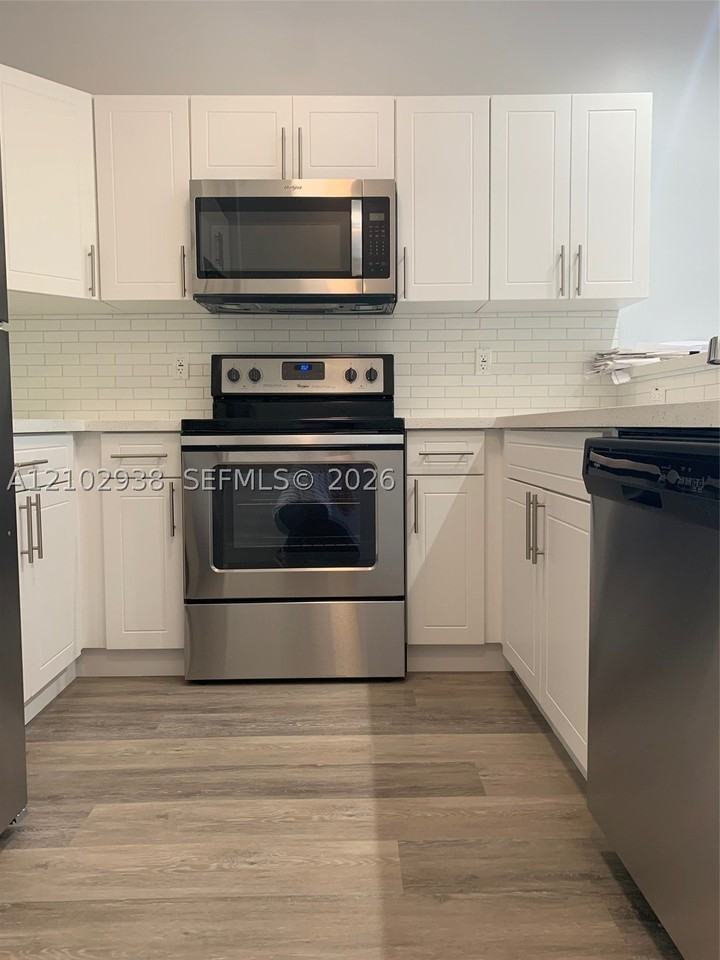 801 E 28th St #801 - Photo 6 of 17