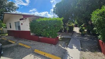 featured image of 6204 Dewey St #4