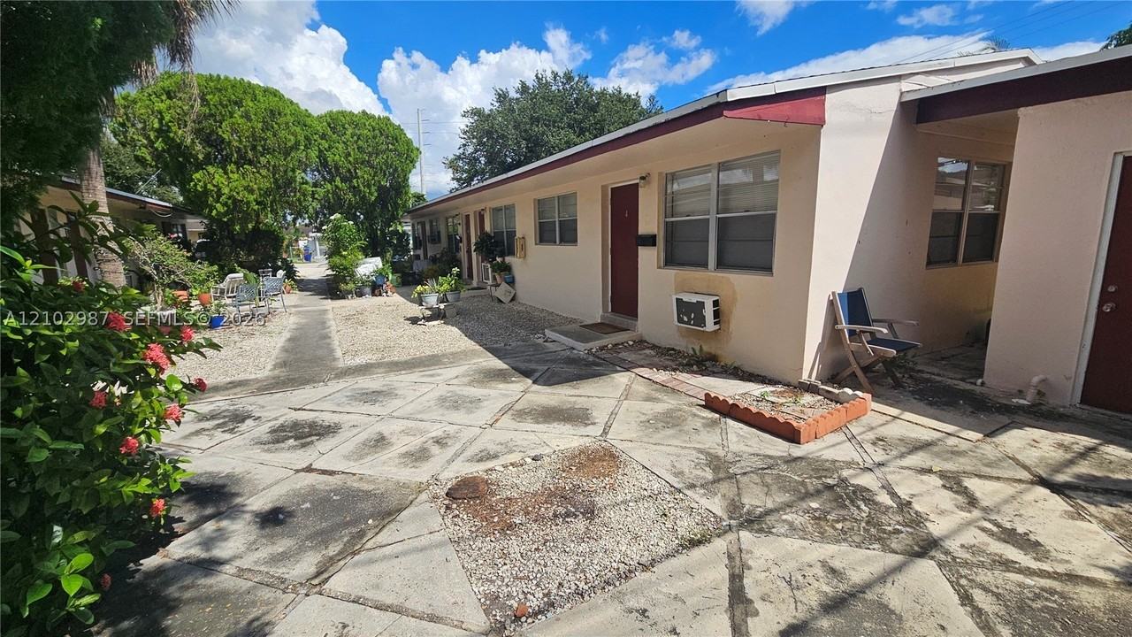 6204 Dewey St #4 - Photo 3 of 11
