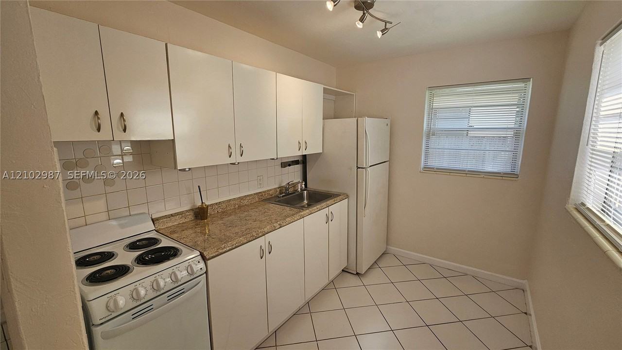 6204 Dewey St #4 - Photo 6 of 11