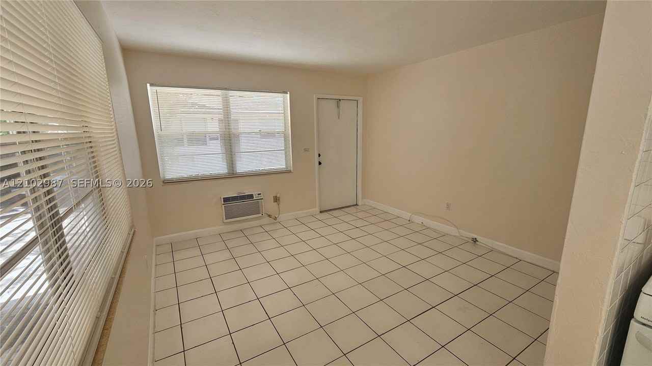 6204 Dewey St #4 - Photo 7 of 11
