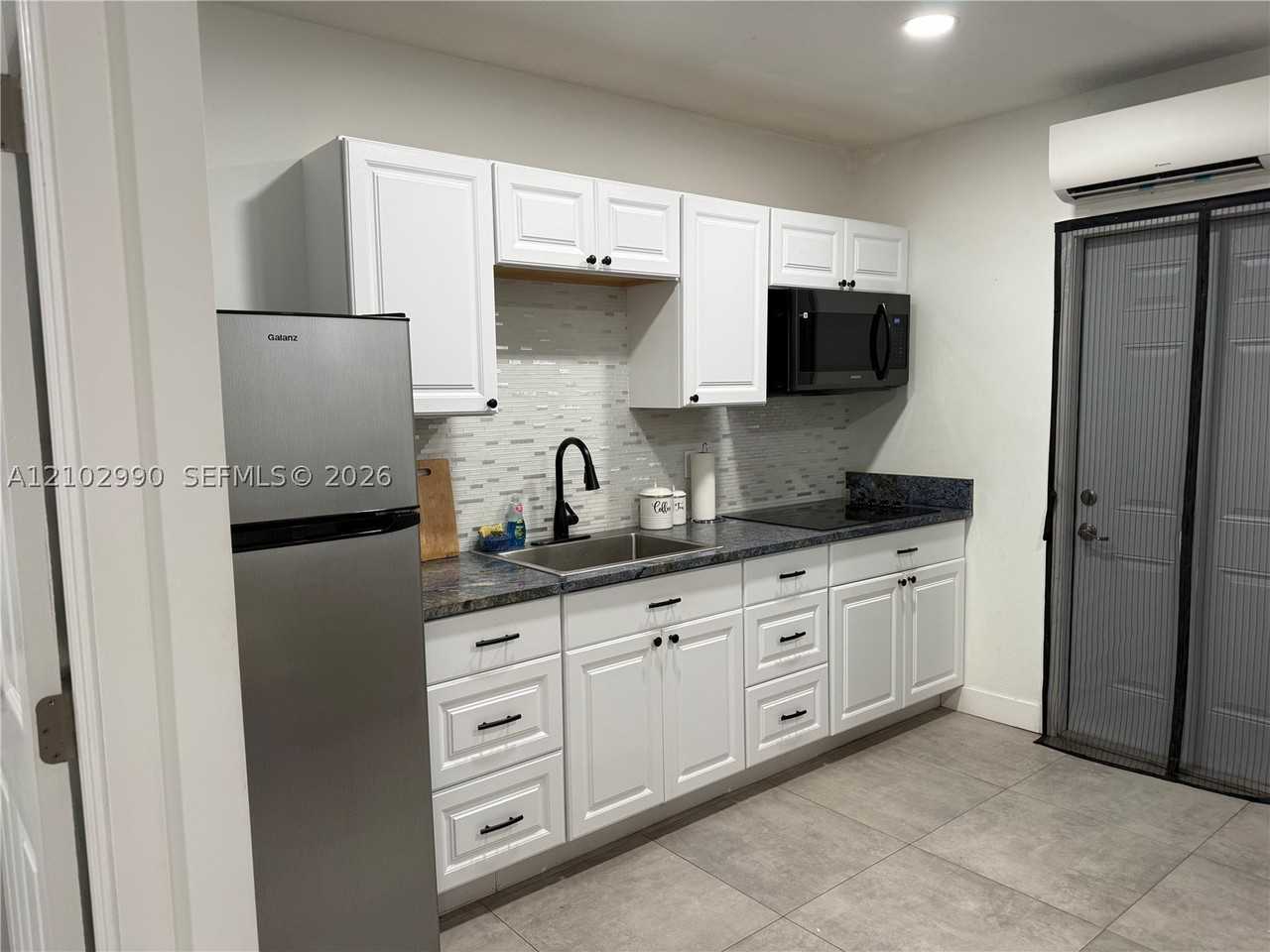 1701 Sw Commargo St #B - Photo 2 of 12