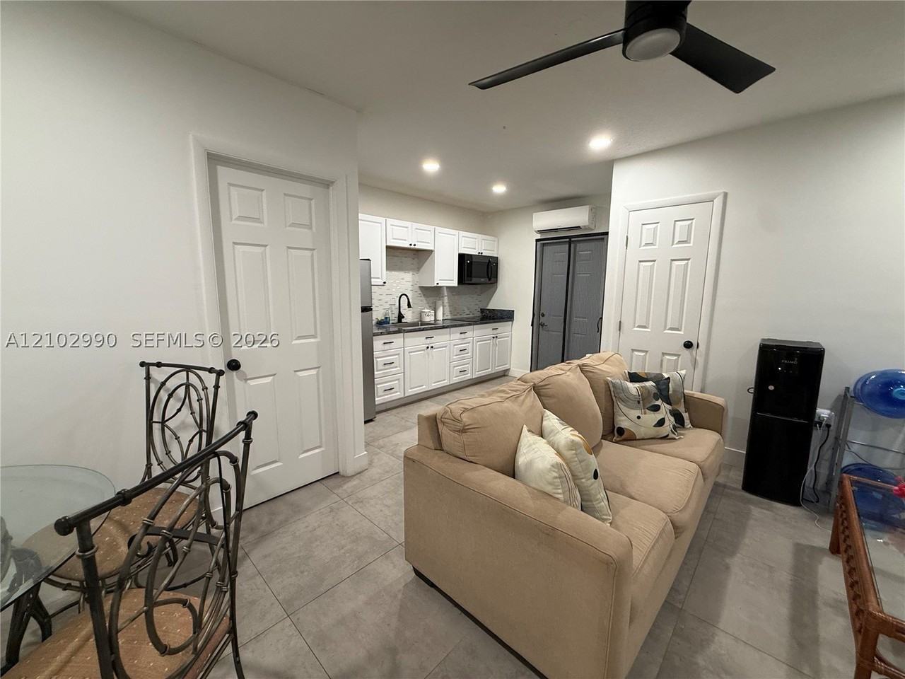 1701 Sw Commargo St #B - Photo 3 of 12