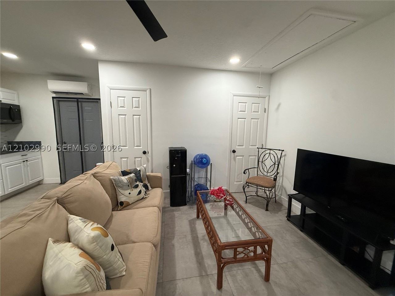 1701 Sw Commargo St #B - Photo 4 of 12