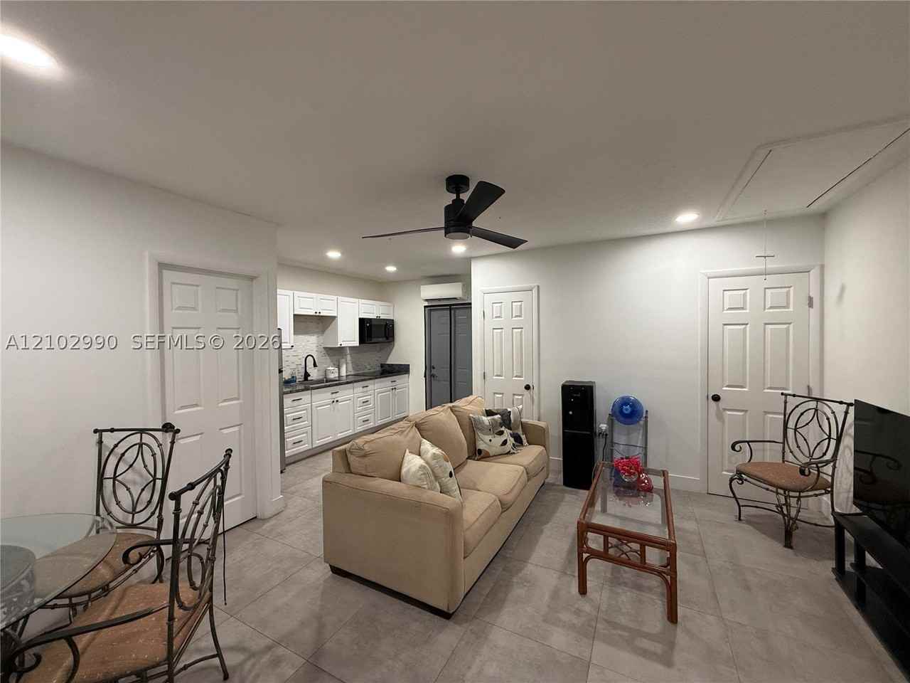 1701 Sw Commargo St #B - Photo 5 of 12