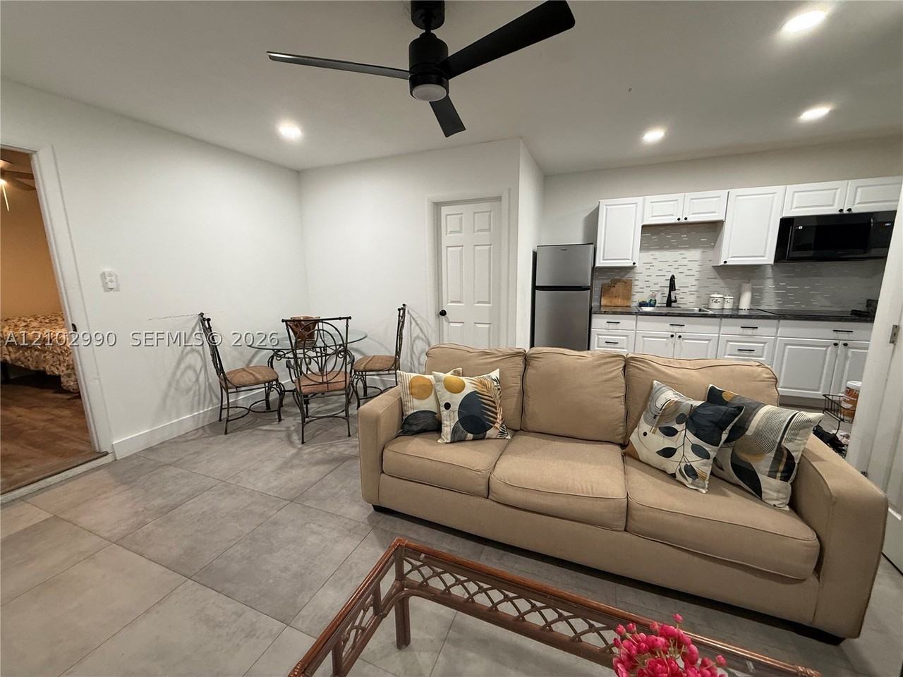 1701 Sw Commargo St #B - Photo 7 of 12
