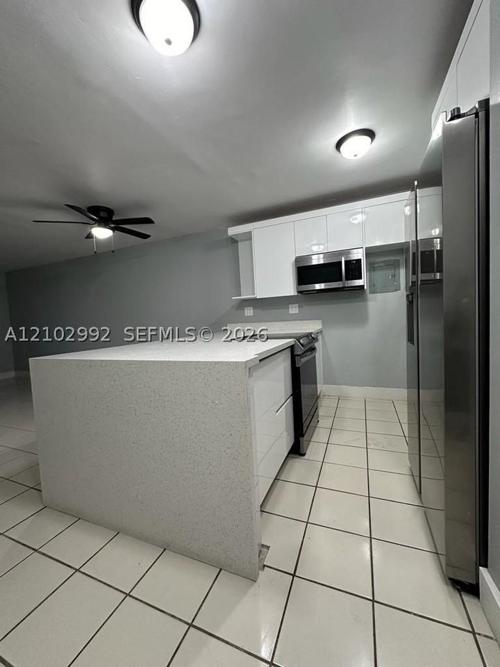 145 Sw 30th Ct #207B - Photo 3 of 10